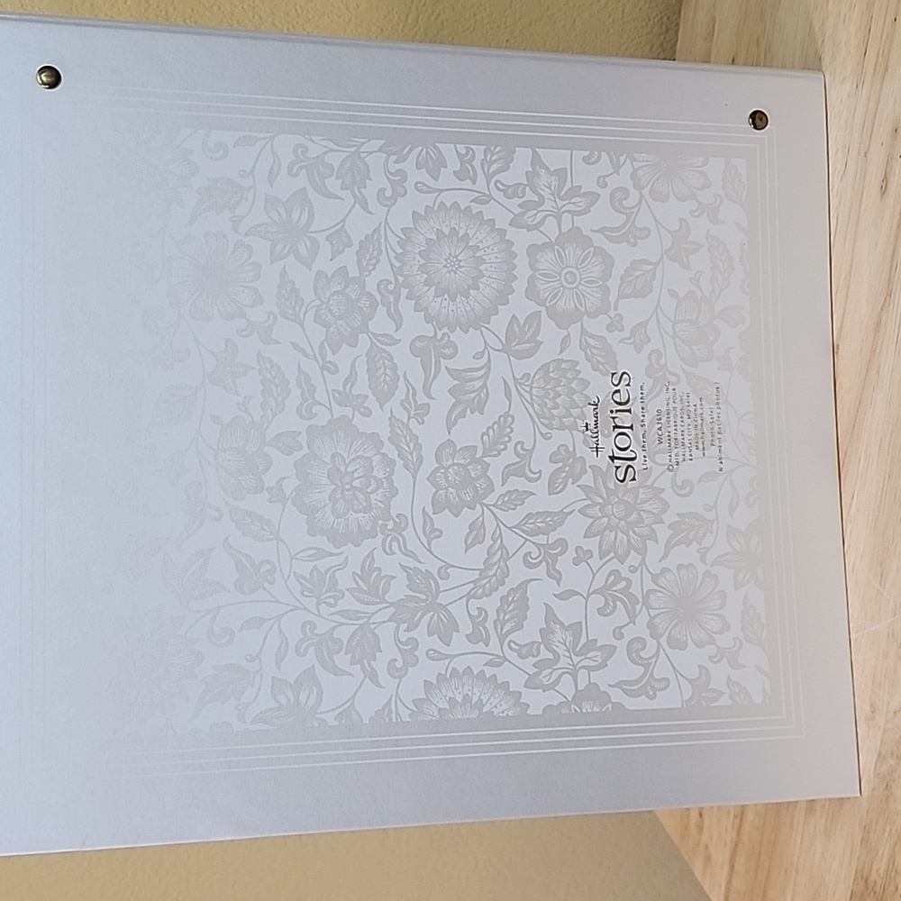 Elegant White Floral Embossed Wedding Album - Picture 3 of 7